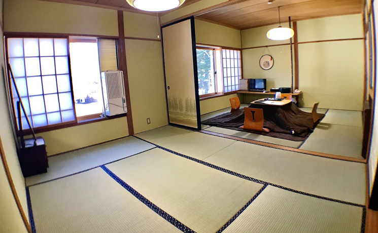 Spacious 14-mat tatami room